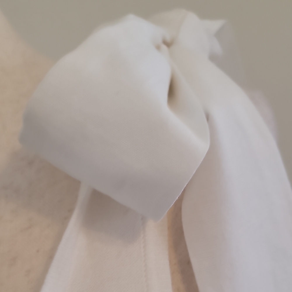 Elegant White Bow-Tie Tank Top - Picture 4 of 5